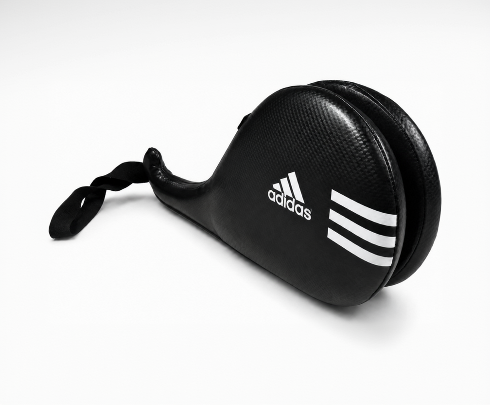 مضرب addidas كبير